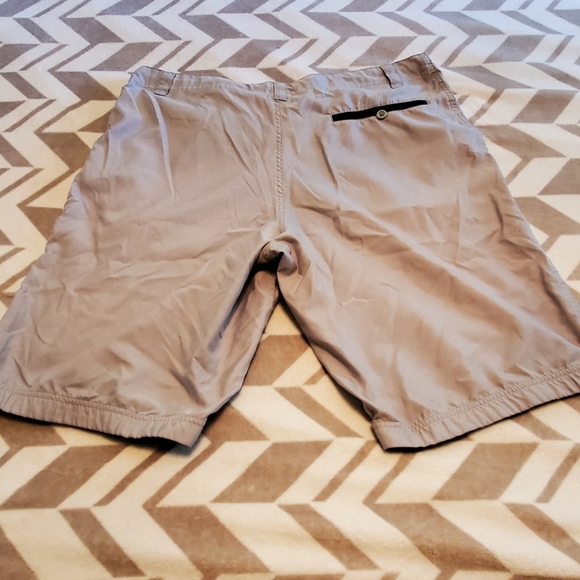 Puma athletic shorts Large - Picture 3 of 6